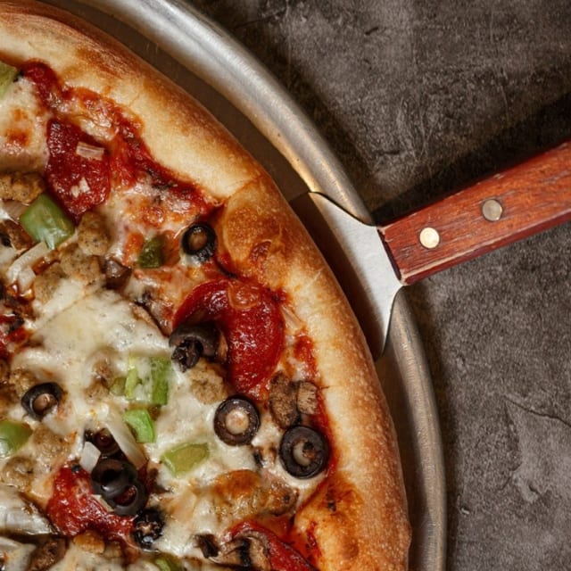 Medium 12" Gourmet Pizza.